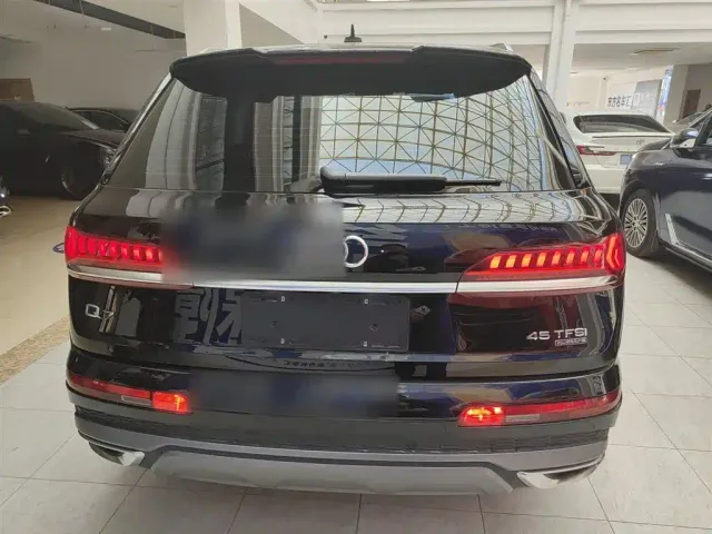 Audi Q7 — Фото автомобиля 3