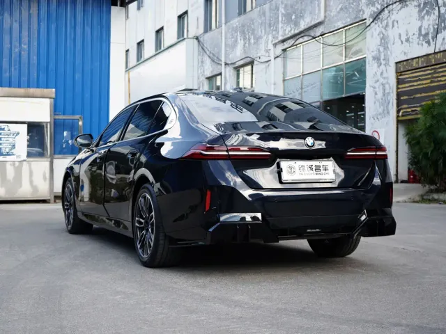 BMW 5 Series — Фото автомобиля 7