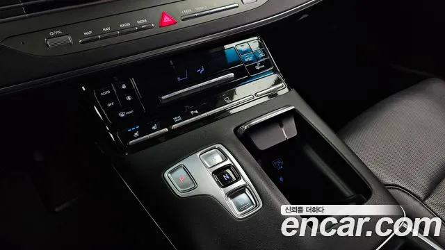 Hyundai Grandeur (New) Hybrid — Фото автомобиля 12