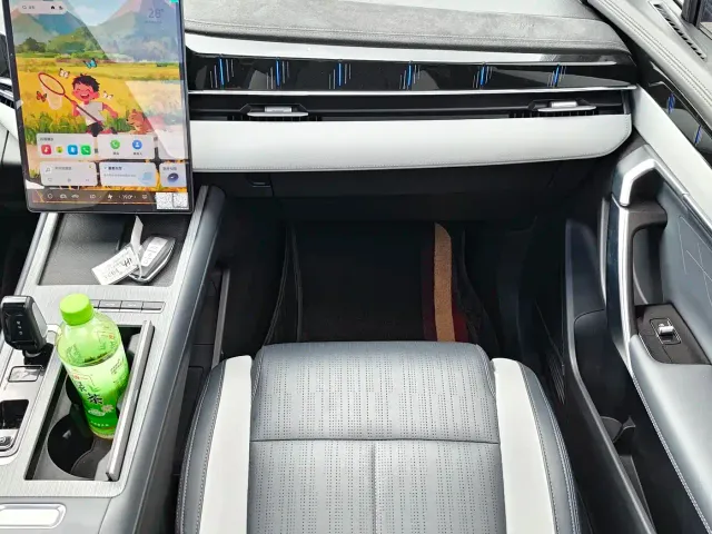 Geely Boyue L — Фото автомобиля 11