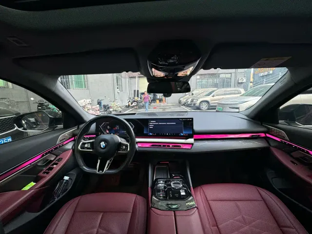 BMW 5 Series — Фото автомобиля 5