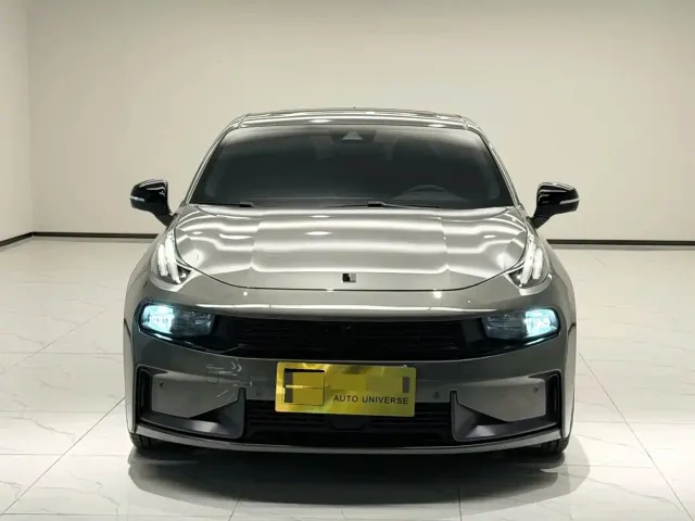 Lynk & Co 03 — Фото автомобиля 2