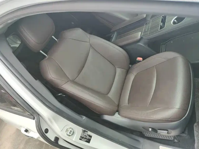 Toyota Sienna — Фото автомобиля 24