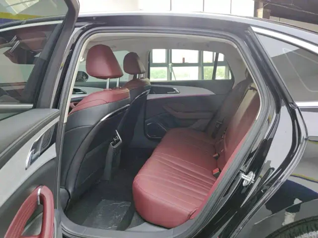 Hongqi H5 — Фото автомобиля 11