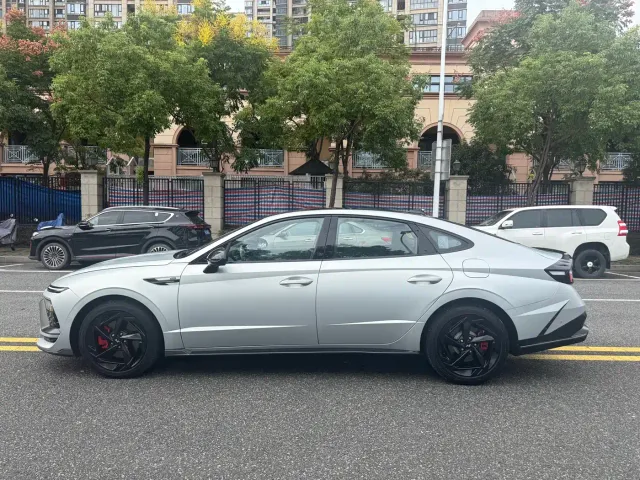 Hyundai Sonata — Фото автомобиля 8