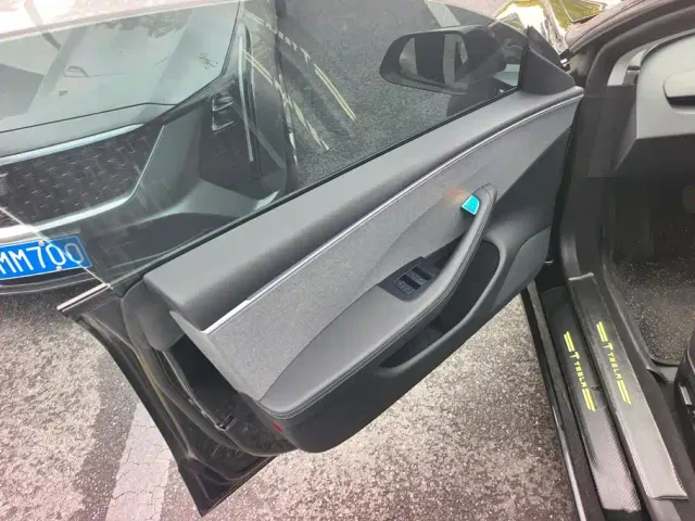 Tesla Model 3 — Фото автомобиля 7