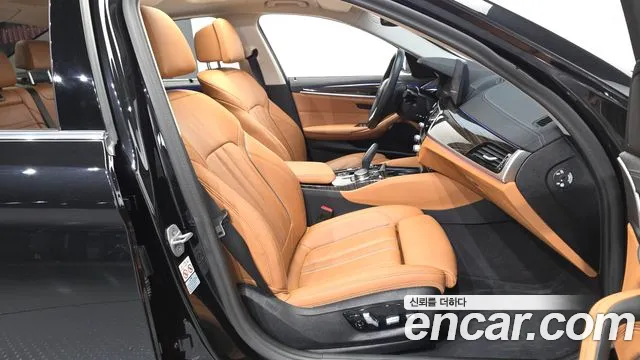 BMW 5 Series G30 — Фото автомобиля 17