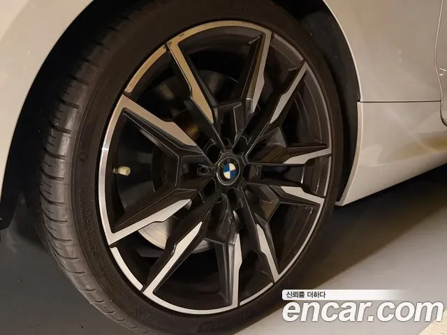 BMW 8 Series G15 — Фото автомобиля 13