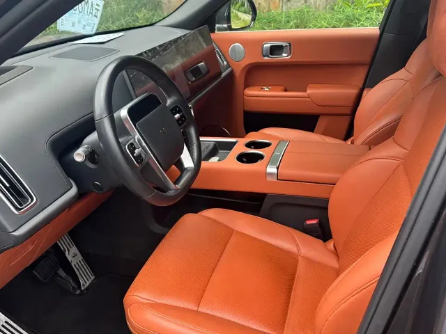 Li Auto L8 — Фото автомобиля 20
