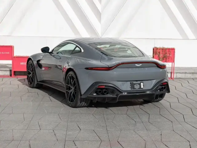 Aston Martin V8 Vantage — Фото автомобиля 4