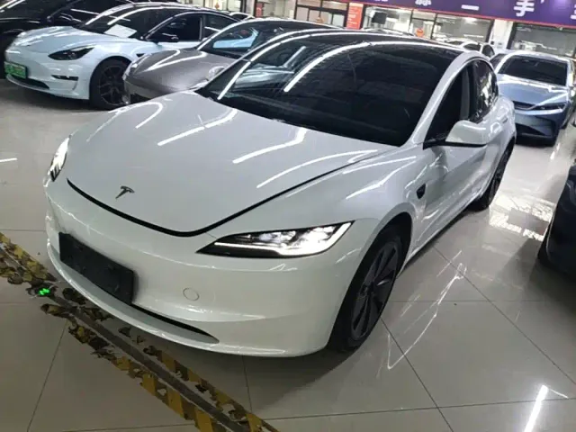 Фотография автомобиля — Tesla Model 3