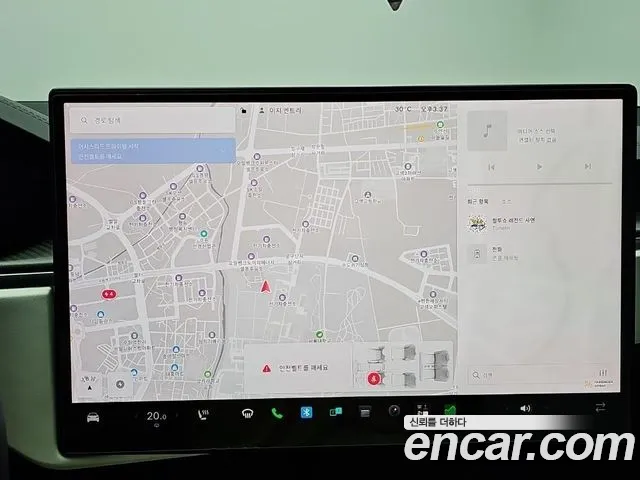 Tesla Model X — Фото автомобиля 14