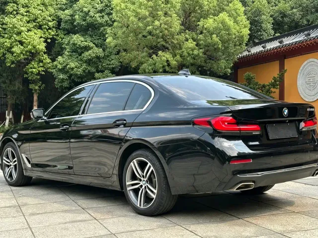 BMW 5 Series — Фото автомобиля 3