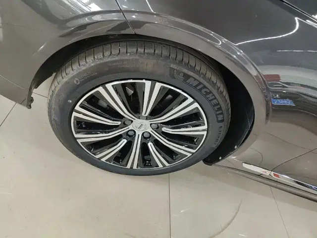 Volvo S90 — Фото автомобиля 22