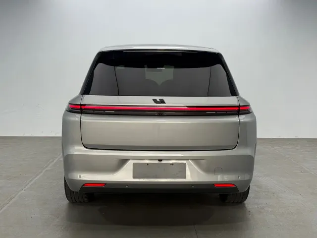 Li Auto L8 — Фото автомобиля 6