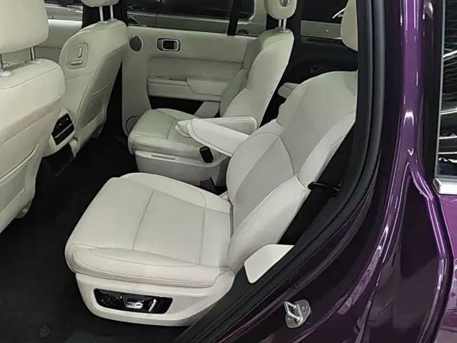 Li Auto L8 — Фото автомобиля 16