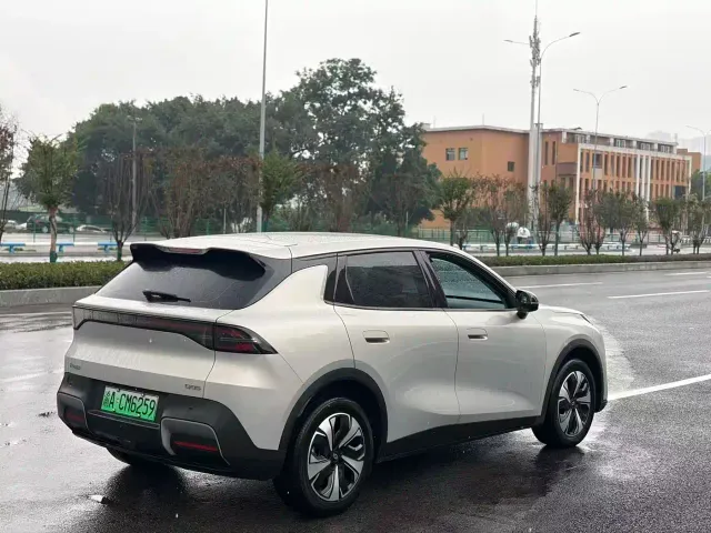 Changan Qiyuan Q05 — Фото автомобиля 4