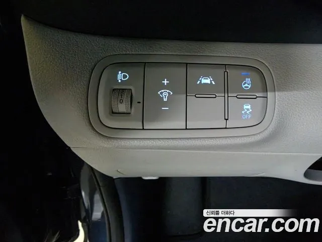 Hyundai Venue — Фото автомобиля 9