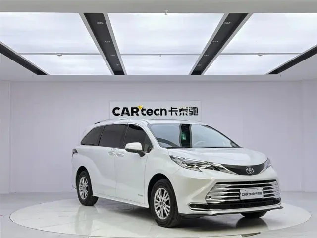 Toyota Sienna — Фото автомобиля 7