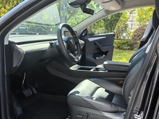 Tesla Model Y — Фото автомобиля 8
