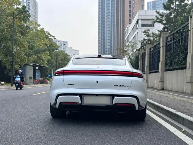 Shangjie Z7 — Фото автомобиля 5