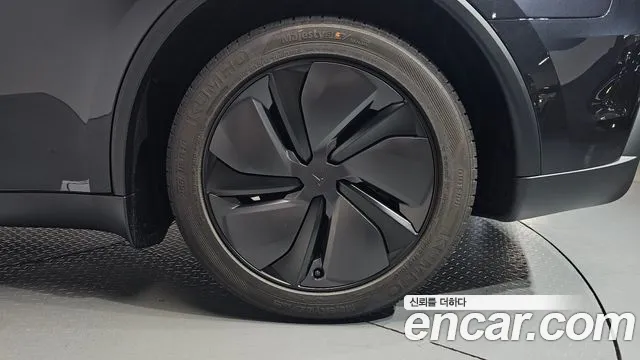Tesla Model Y — Фото автомобиля 20