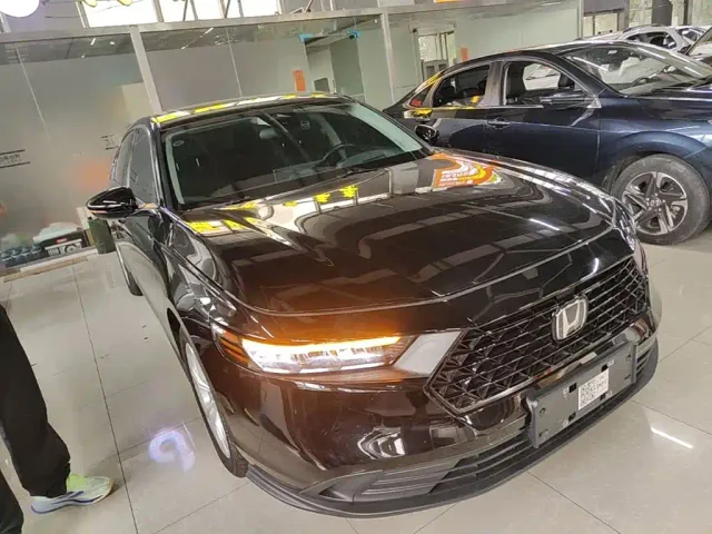 Honda Accord — Фото автомобиля 3