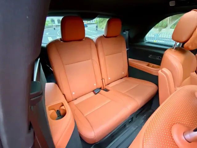 Li Auto L8 — Фото автомобиля 13
