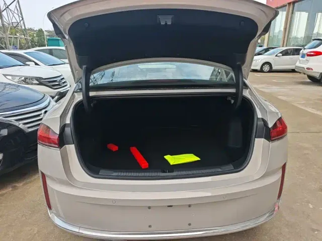 Roewe M7 DMH — Фото автомобиля 18