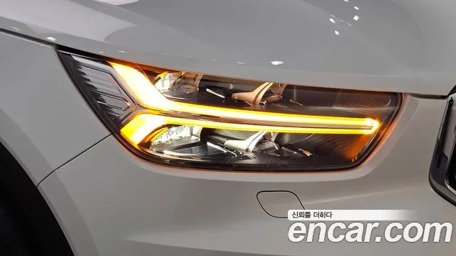 Volvo XC40 — Фото автомобиля 22