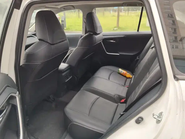 Toyota RAV4 — Фото автомобиля 10