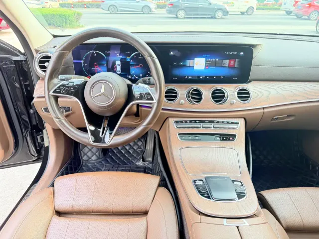 Mercedes-Benz E-Class — Фото автомобиля 12