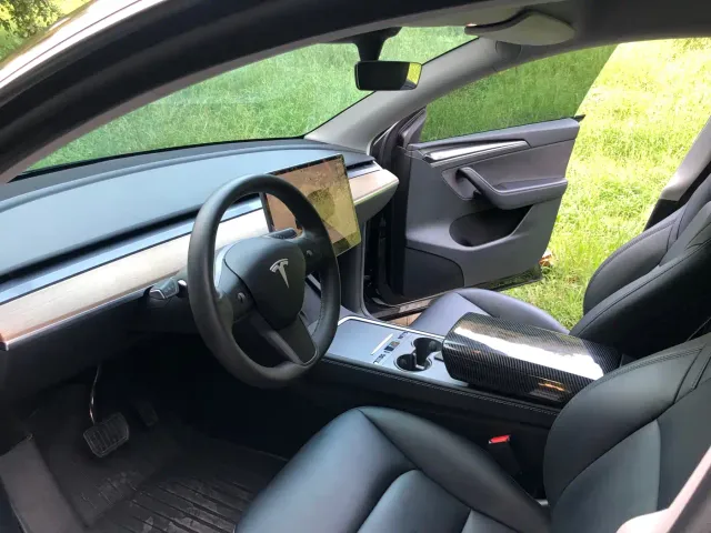 Tesla Model Y — Фото автомобиля 5
