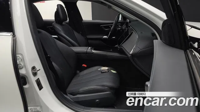 Mercedes-Benz E-Class — Фото автомобиля 22