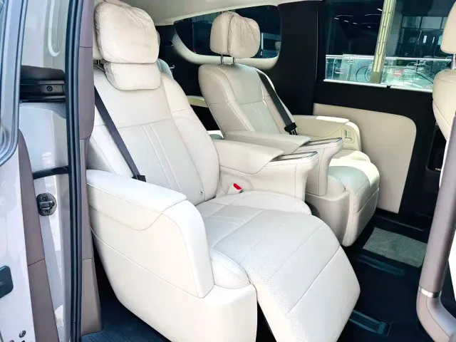 Li Auto MEGA — Фото автомобиля 5