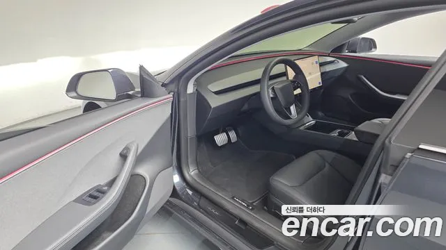 Tesla Model 3 — Фото автомобиля 15