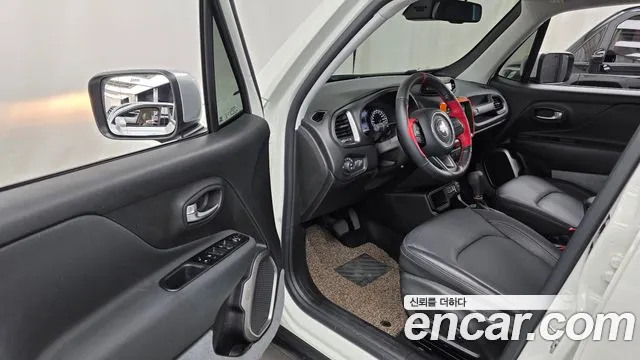 Jeep Renegade — Фото автомобиля 10