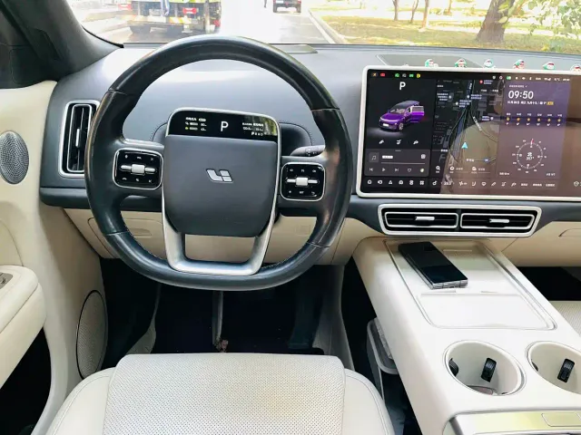 Li Auto L9 — Фото автомобиля 9