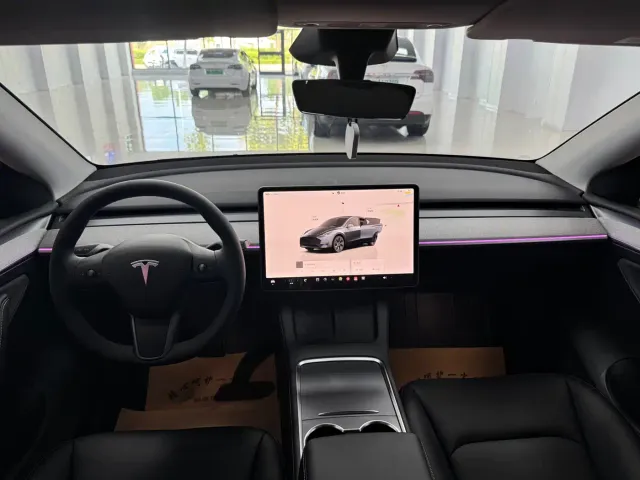 Tesla Model Y — Фото автомобиля 6