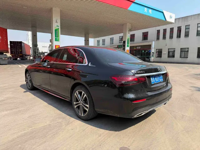 Mercedes-Benz E-Class — Фото автомобиля 5