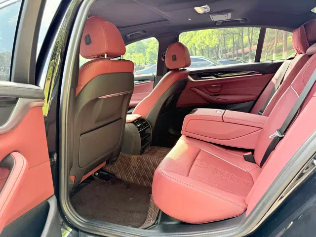 BMW 5 Series — Фото автомобиля 5
