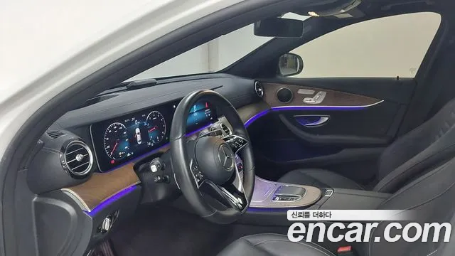 Mercedes-Benz E-Class — Фото автомобиля 13