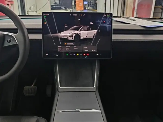 Tesla Model Y — Фото автомобиля 6