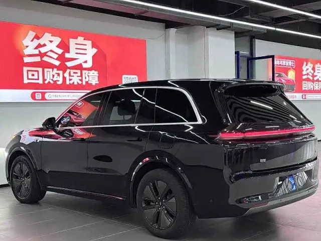 Li Auto L8 — Фото автомобиля 17