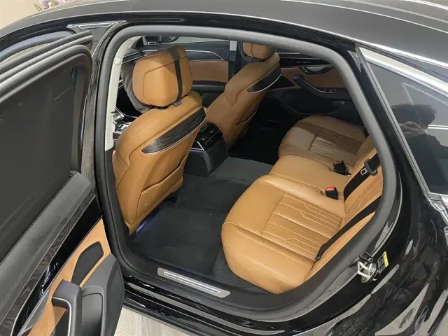 Audi A8 — Фото автомобиля 25
