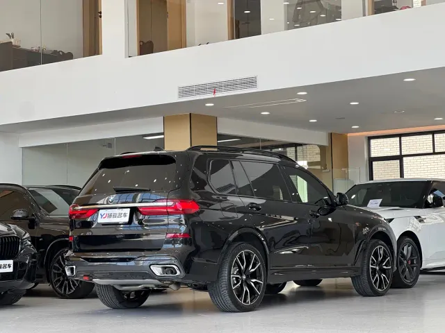 BMW X7 — Фото автомобиля 3