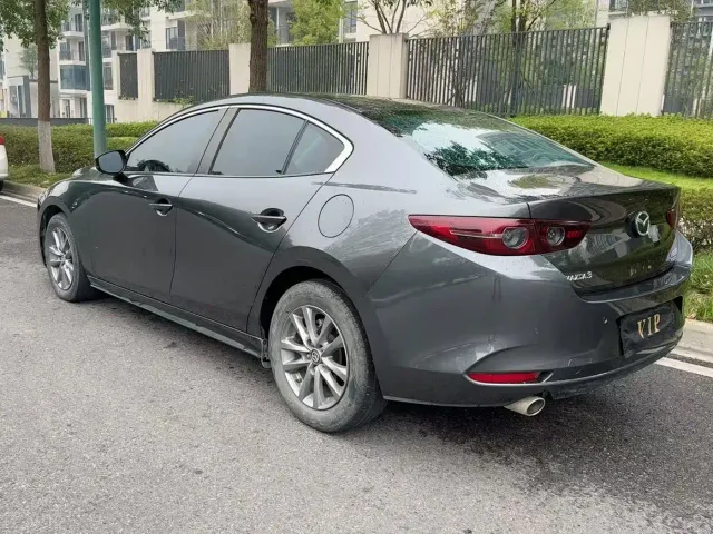 Mazda Axela — Фото автомобиля 7