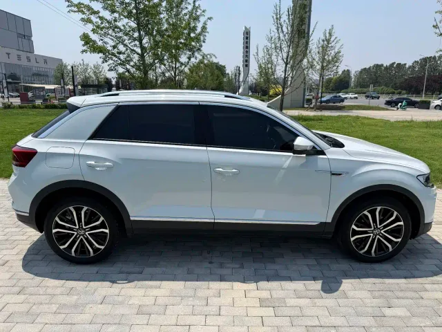 Volkswagen T-Roc — Фото автомобиля 4