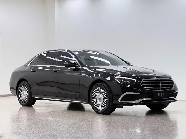 Mercedes-Benz E-Class — Фото автомобиля 3