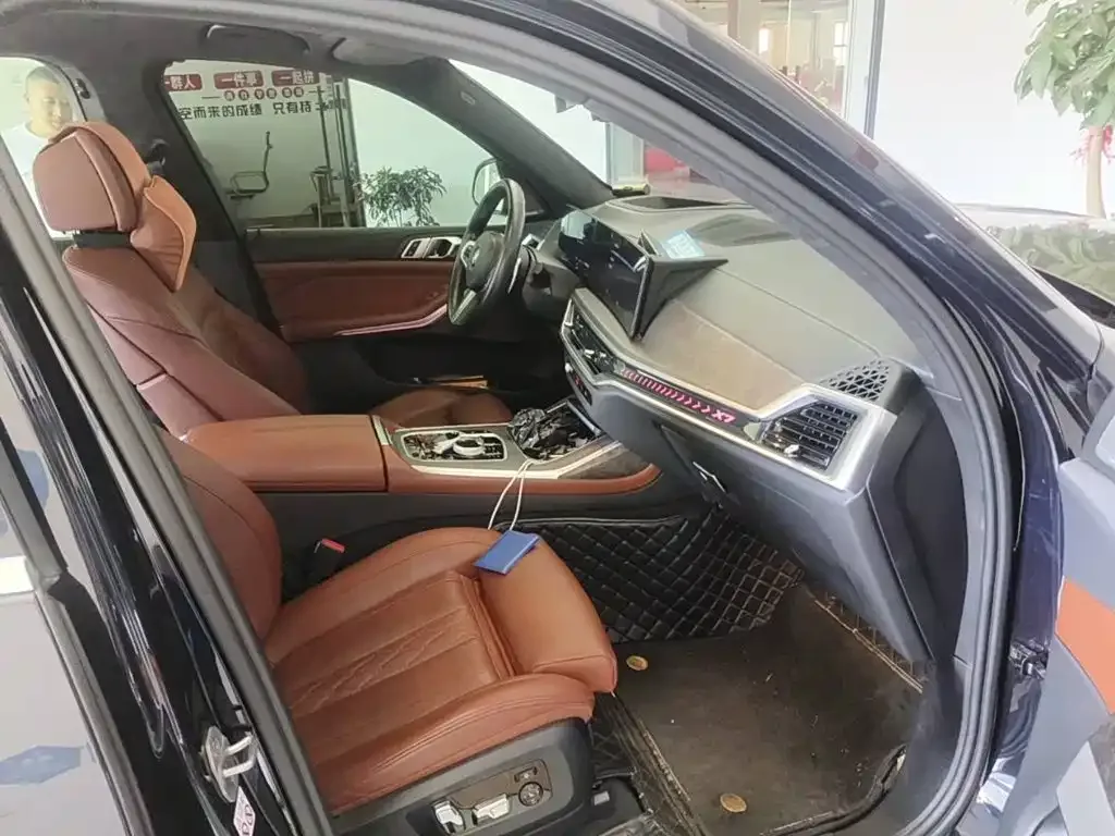 BMW BMW X7 2023 xDrive40i Exclusive M Sport Package — Фото автомобиля 12